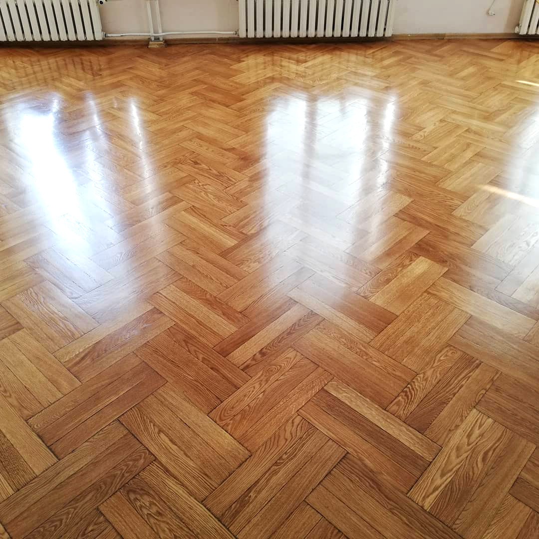 Паркет после покрытия несколькими слоями лака Паркет после покрытия несколькими слоями лака